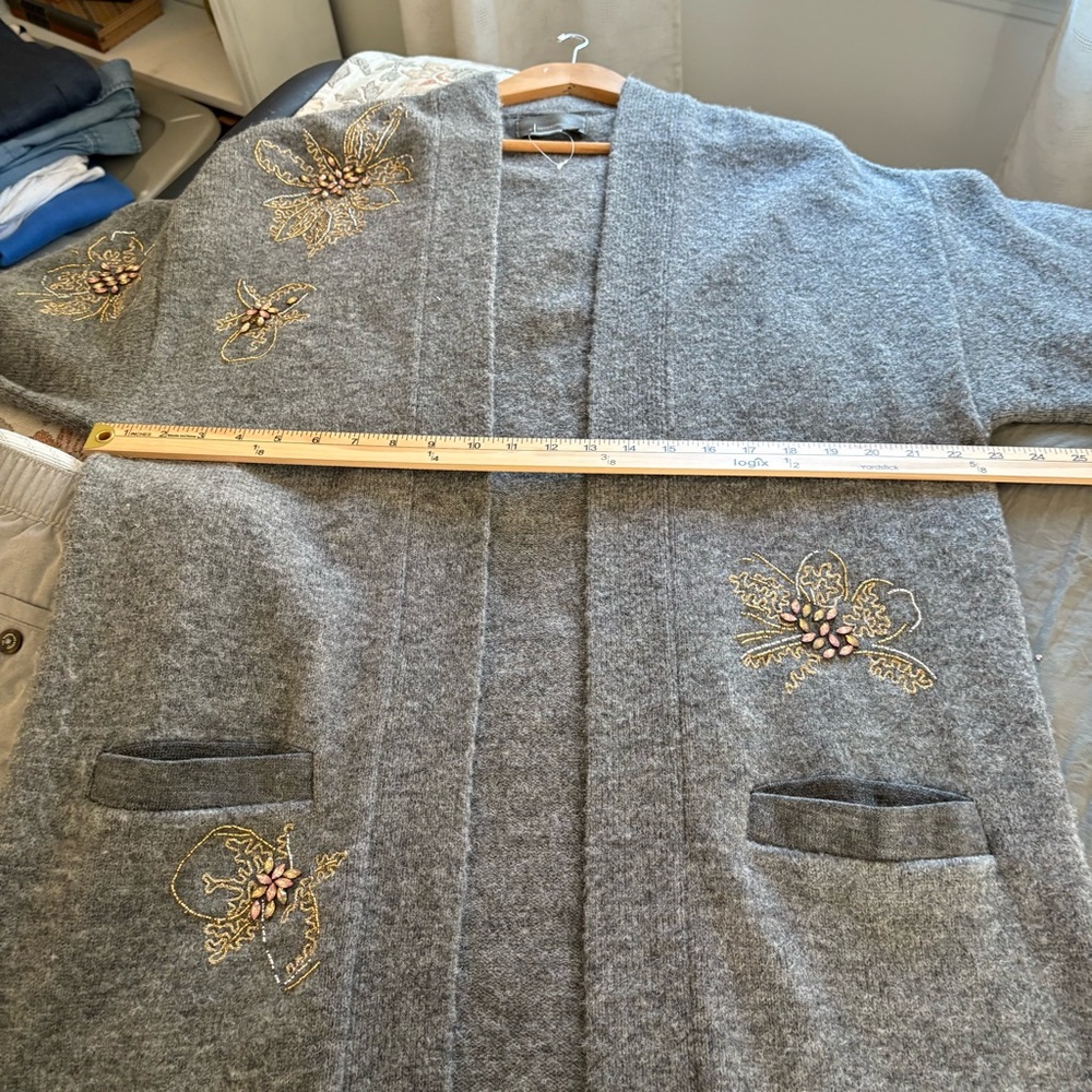 Anthropologie Sweater Gray Embroidered Floral and Jewels Open Cardigan ONE SIZE - Picture 14 of 15